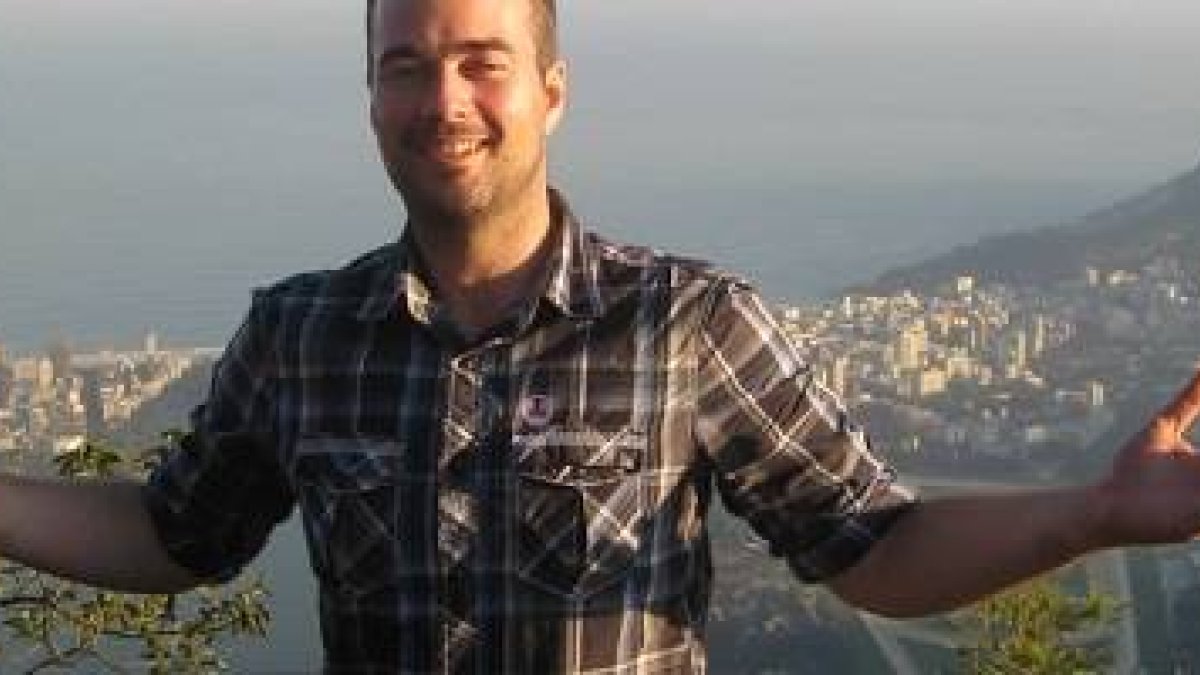 Hudson Byblow propone la vía de la virtud y la castidad con Dios, y los hermanos en la fe como una familia