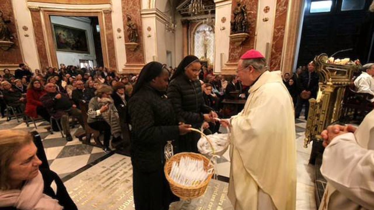 Monseñor Escudero, obispo auxiliar de Valencia, invitó a rezar por los niños víctimas del aborto y también por sus madres.