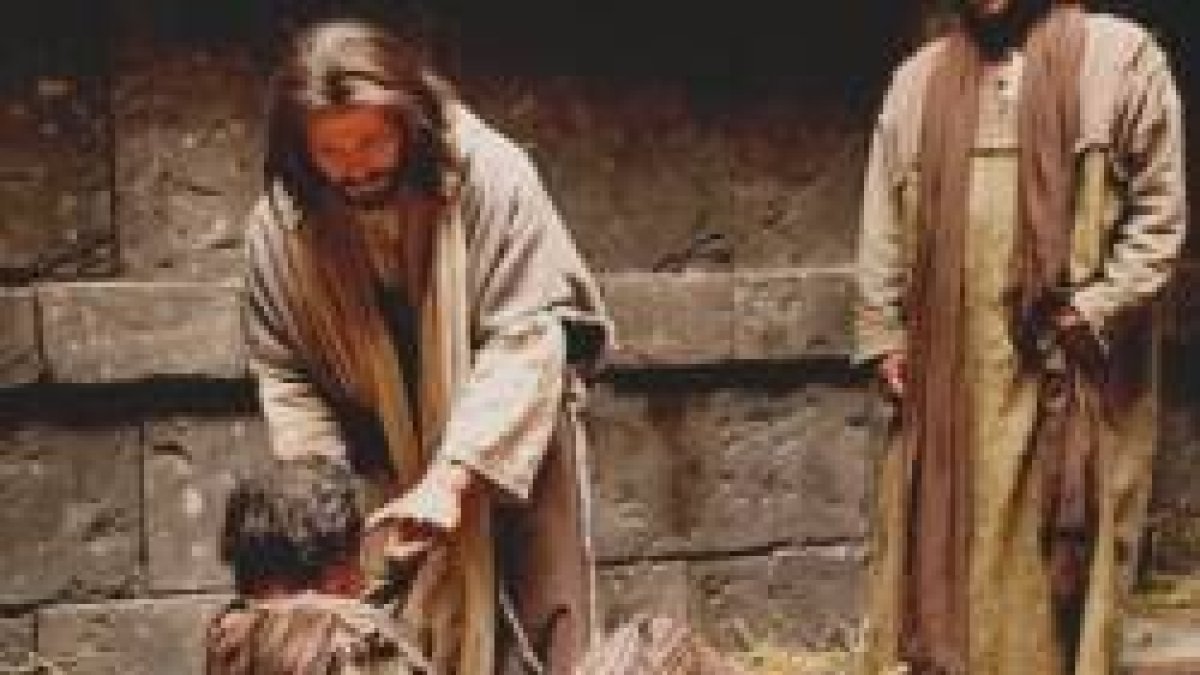 La gente alababa a Dios