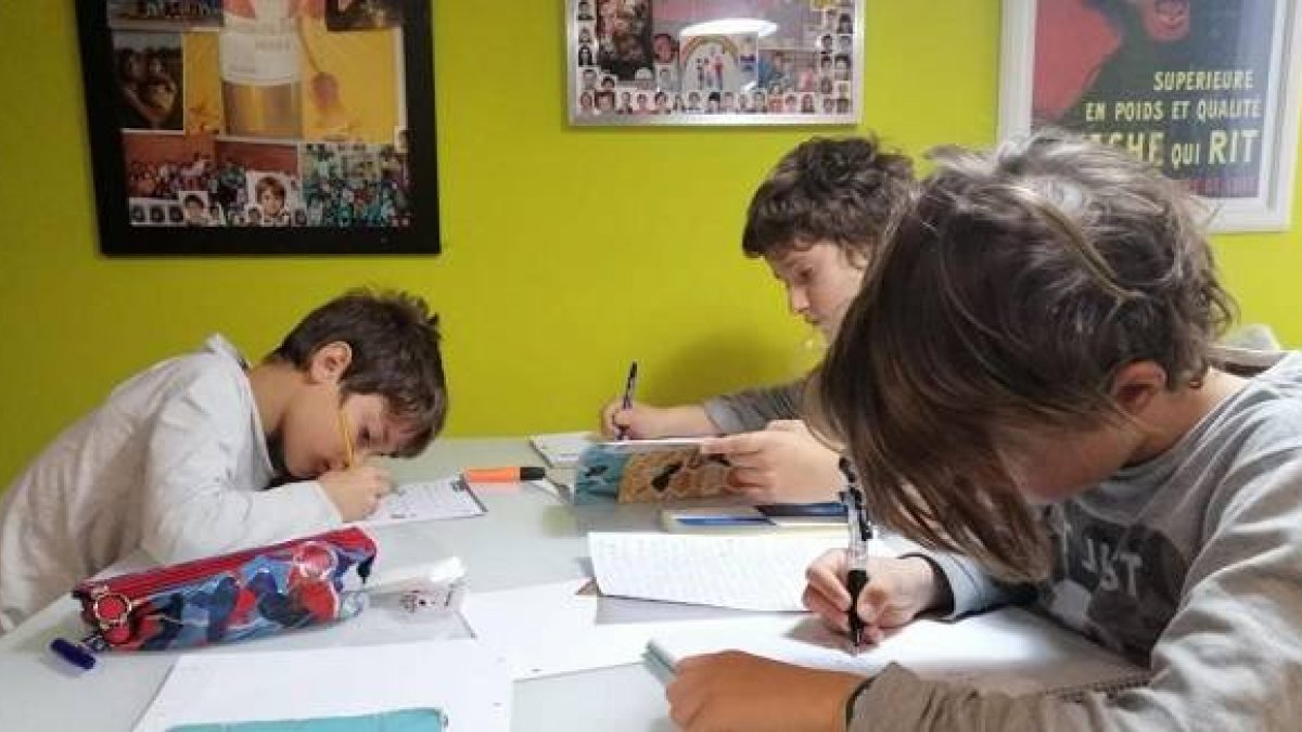 Millones de niños están en sus casas, sin clases presenciales, un auténtico reto para los padres