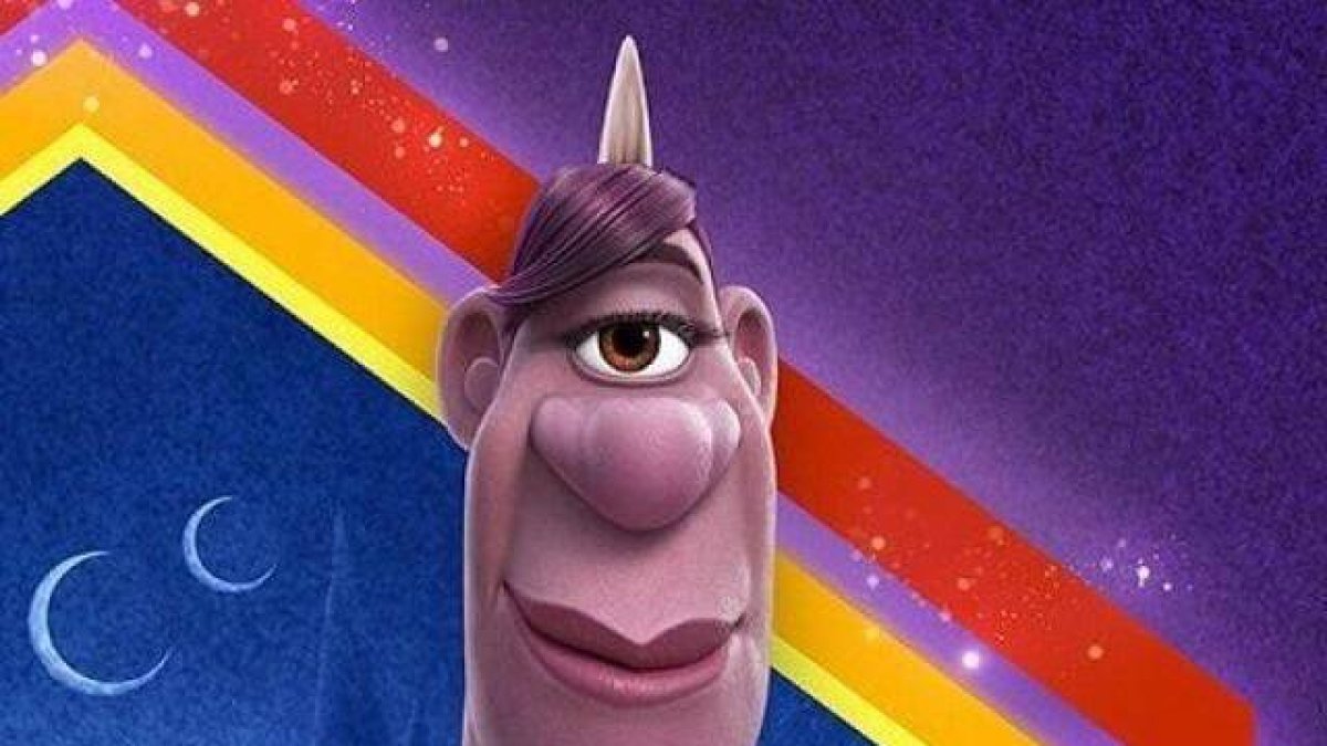 La policía púrpura cíclope de Onward -Pixar- que habla de la hija de su novia que le tira el pelo... un cambio en películas de Pixar, compradas por Disney