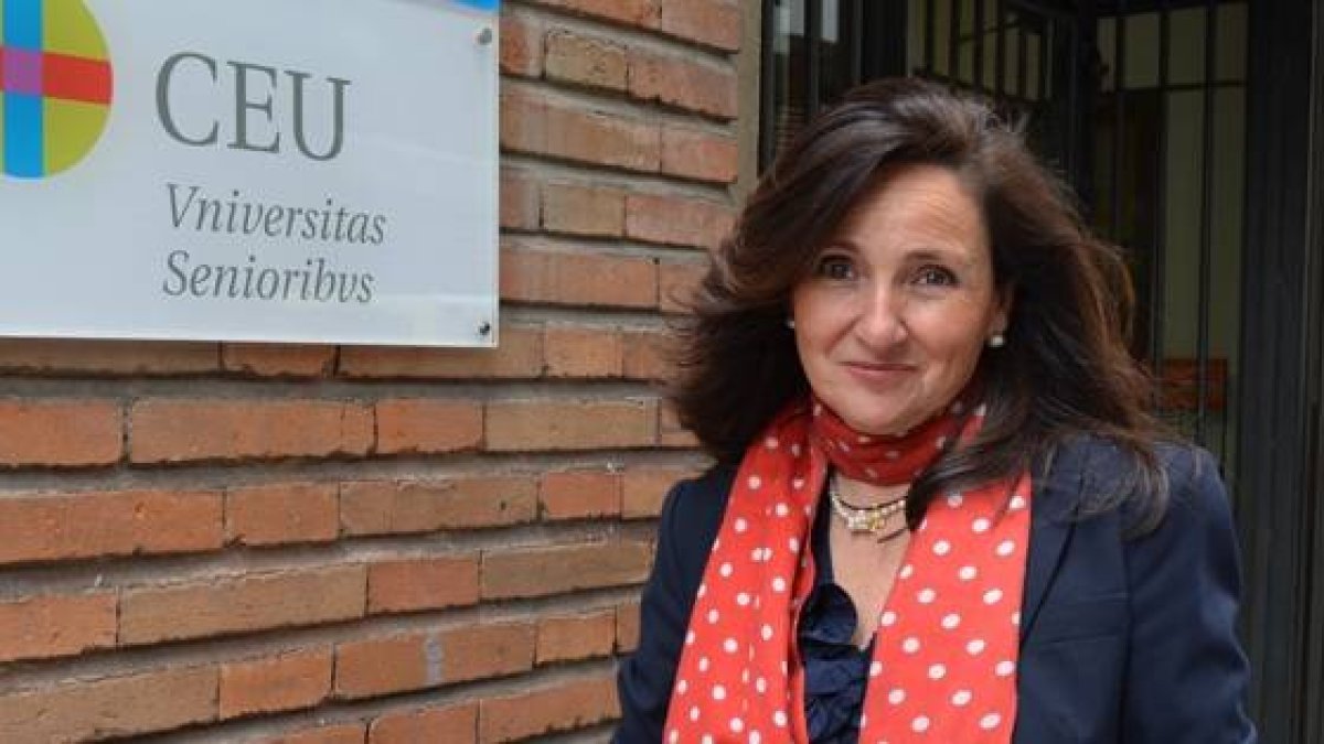 María García-Carrillo, directora de esta universidad para seniors, explica sus particularidades y sus frutos