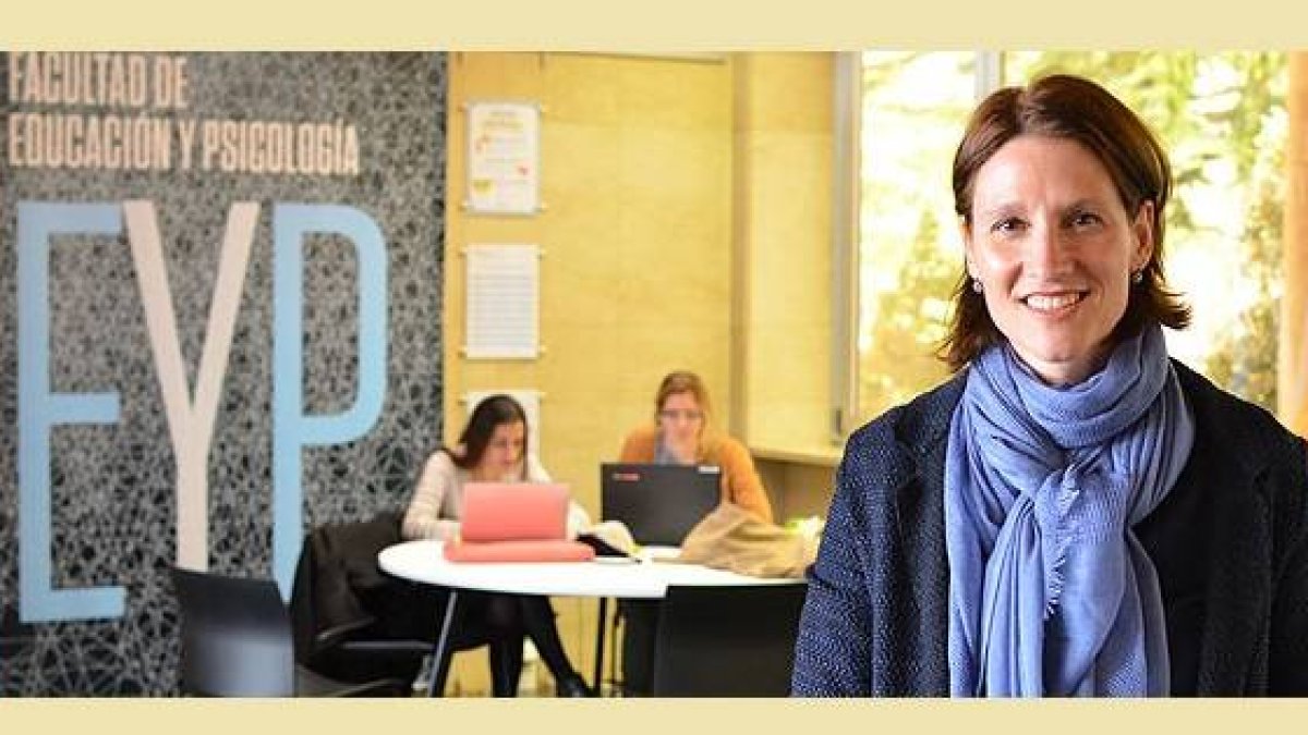 Catherine L'Ecuyer es una pedagoga que anima a las familias a apagar las pantallas y leer y jugar más en persona