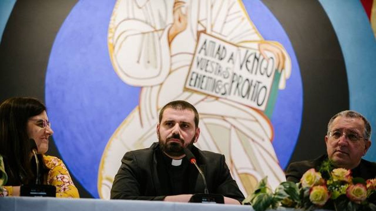 El padre Pachús presentó el libro acompañado del obispo de Getafe, don Ginés García Beltrán