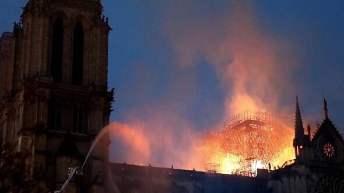 En los últimos años han ardido, por unos motivos u otros, numerosas catedrales e importantes iglesias francesas