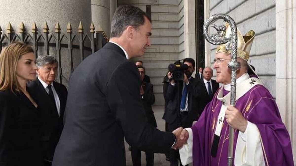 Los Reyes de España y sus hijas acudirán al funeral que se celebrará en la catedral de la Almudena de Madrid