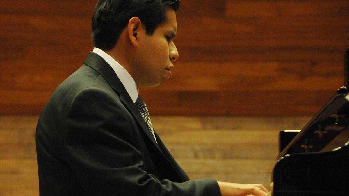 Tony es en estos momentos teclado del grupo católico Méssia.