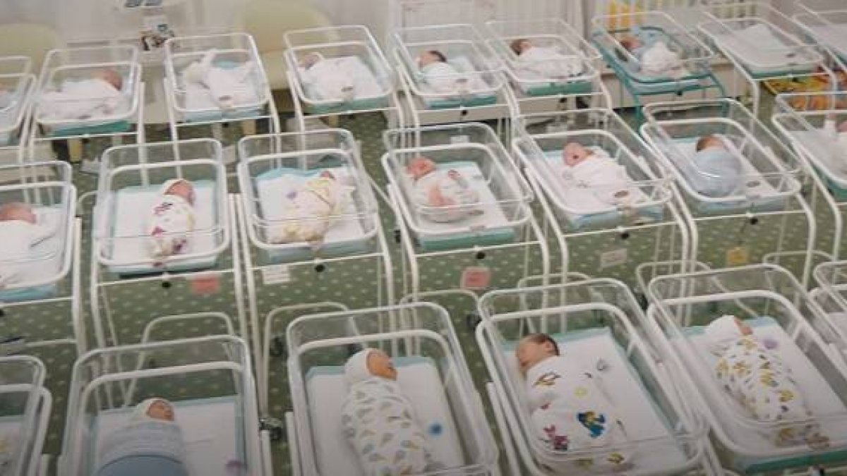 La imagen de los niños acumulados en un hotel de Kiev ha dado la vuelta al mundo