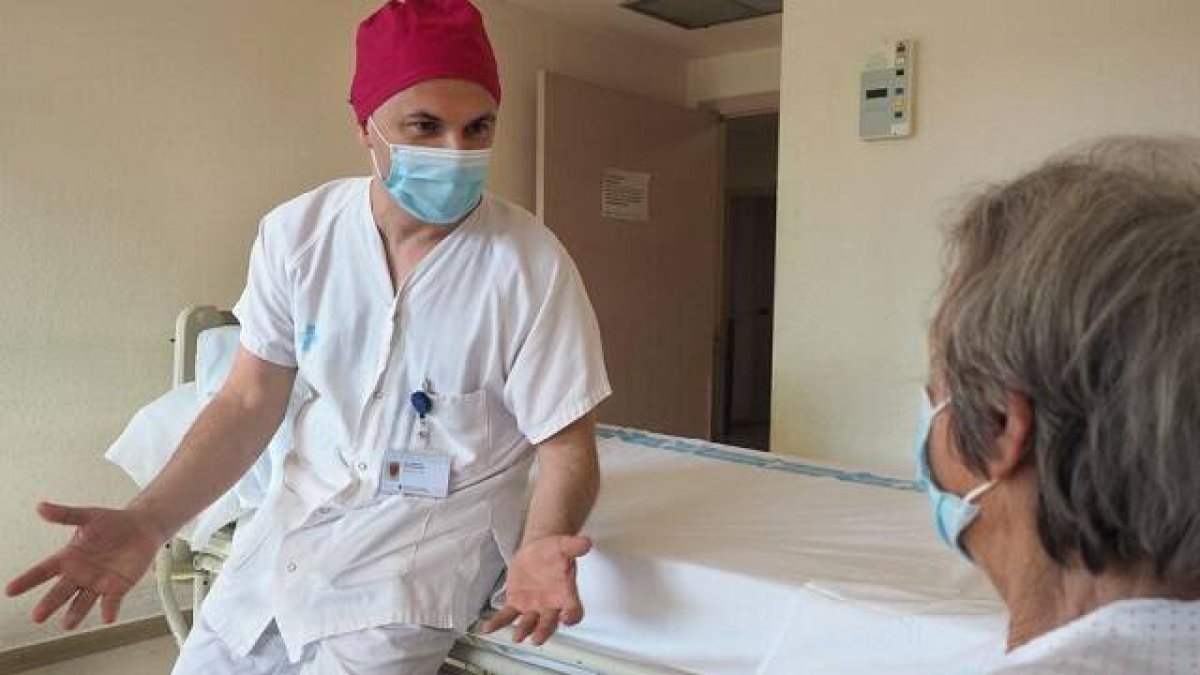 Sebastià Aupi lleva 12 años como capellán de hospital en Gerona... un susto al inicio de la pandemia le hizo afrontar con más seriedad sus retos