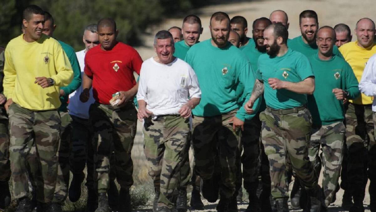 El padre Lallemand realizó casi 1.000 saltos y también entrenaba con los soldados