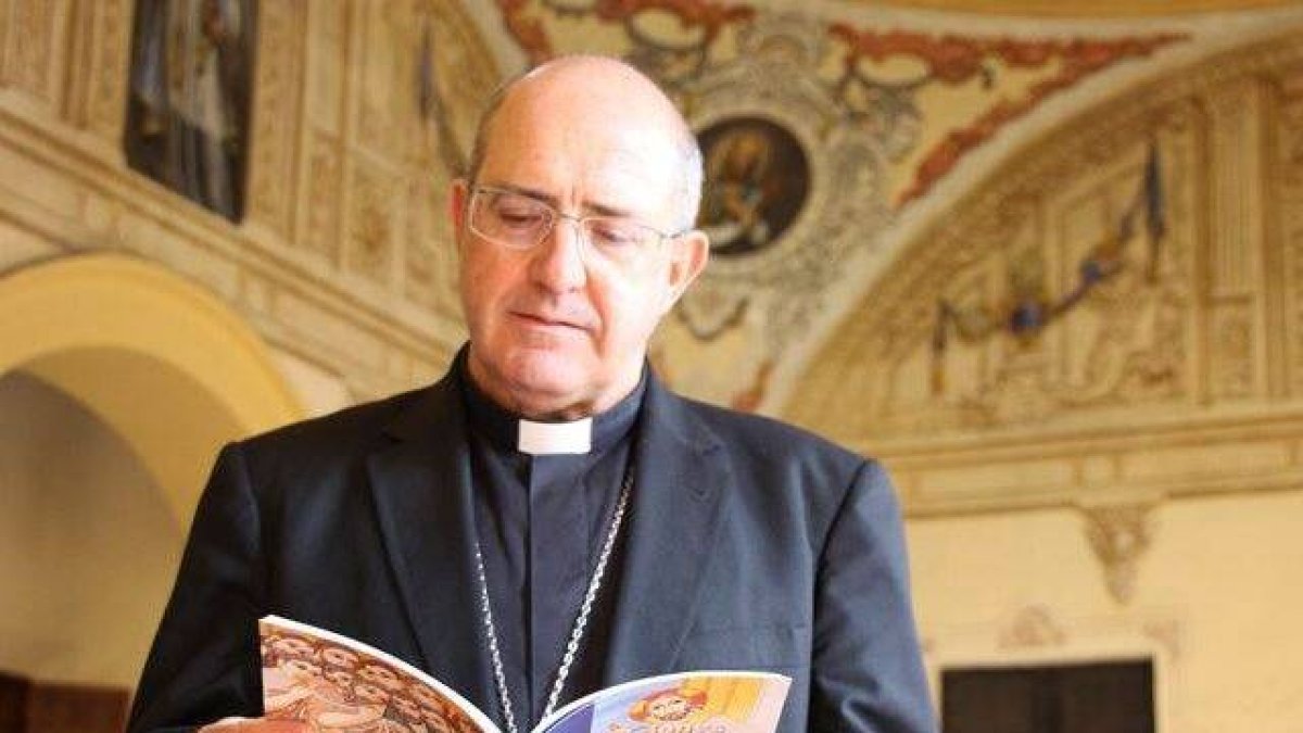 Santiago Gómez, que era obispo auxiliar de Sevilla, pasa a ser el nuevo obispo de Huelva