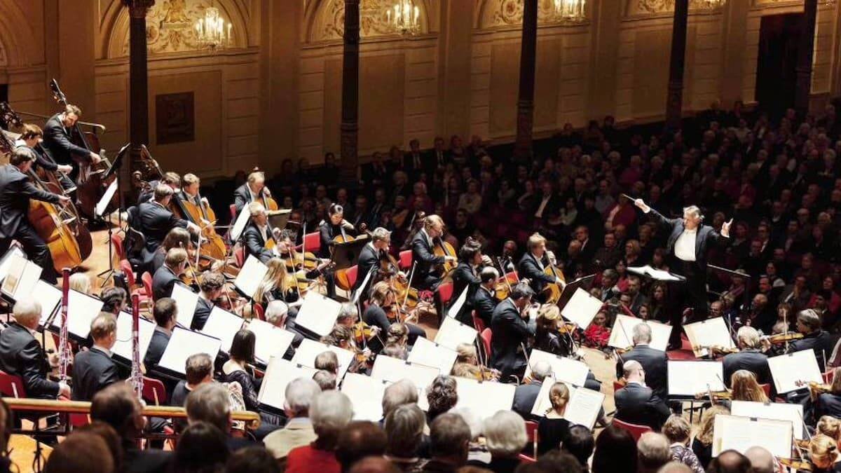 Mariss Jansons, fallecido en diciembre de 2019, dirige a la Orquesta Real del Concertgebow de Amsterdam (Holanda) en un concierto con obras de Haydn celebrado en marzo de 2014.