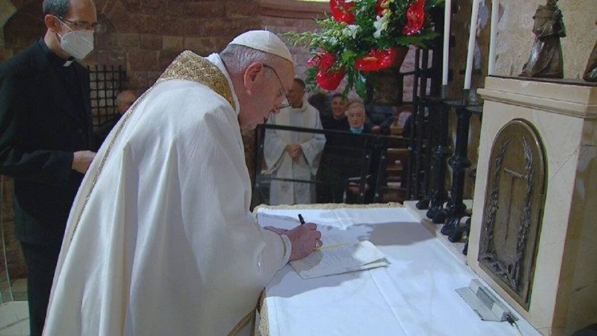 'Fratelli tutti' es la tercera encíclica de Francisco tras 'Lumen Fidei', firmada en 2013, y 'Laudatio si', en 2015 / Foto- Vatican News