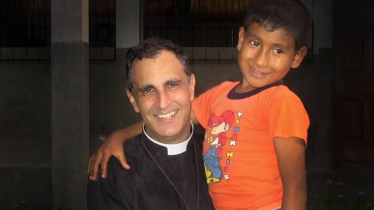 El padre Doñoro vive entregado a los 
