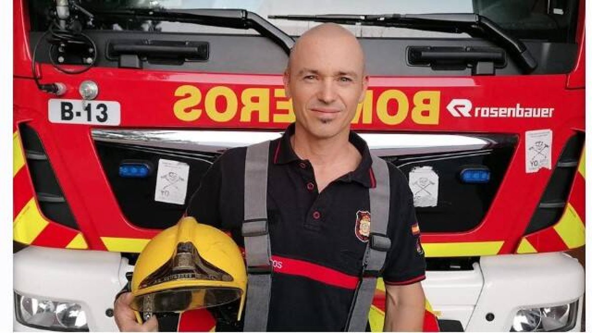 Marín Cuenca es un bombero que se apoya en la fe ante los momentos duros del  coronavirus y su crisis económica