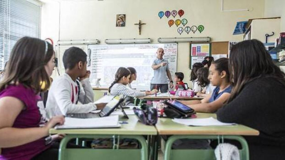 Directores activistas e inspectores cómplices sabotean la clase de religión en la escuela en Cataluña