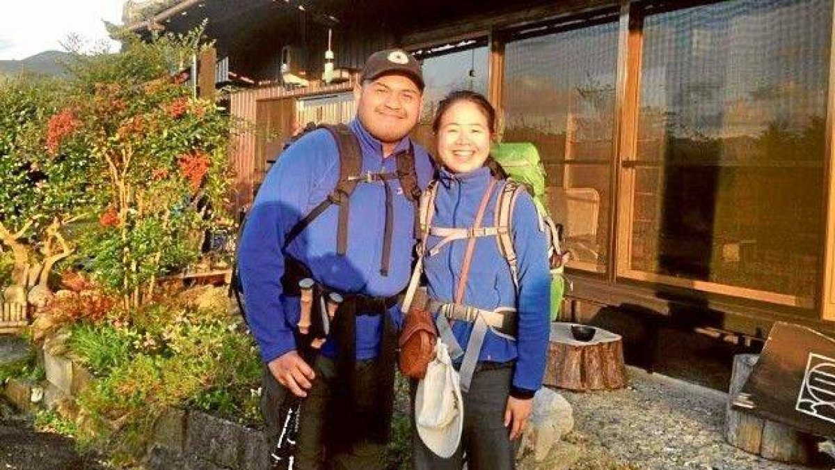 Catherine y Ryan, durante una de sus caminatas por el Himalaya. Foto: Catholic Weekly.