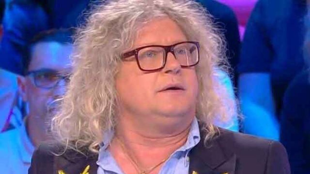 Pierre-Jean Chalençon es un coleccionista de arte con una de las mejores colecciones del mundo sobre objetos relacionados con Napoleón, y personaje televisivo en programas de subastas.