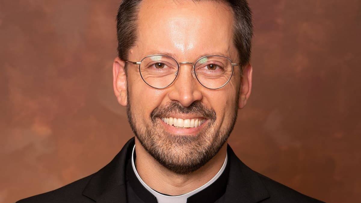 Daniel ha dejado los escenarios por el sacerdocio y el altar / CNS