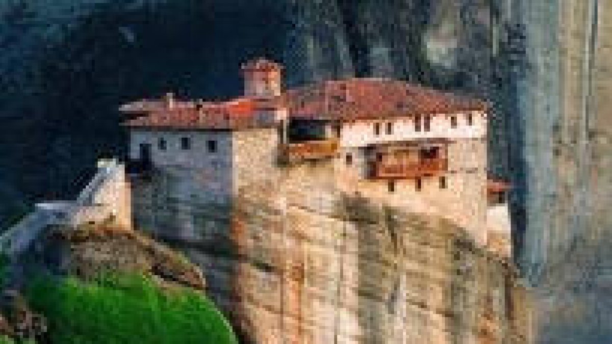 El que escucha su palabra y la pone en práctica, cimenta su casa sobre roca