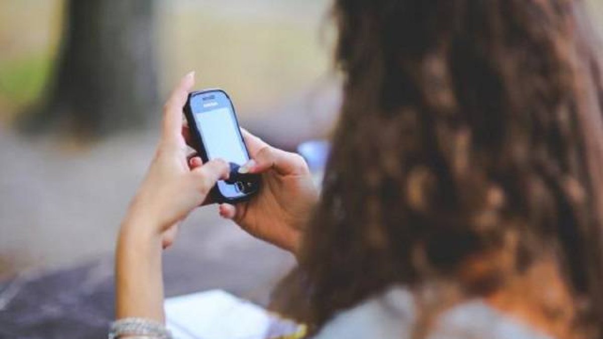 Estos sacerdotes voluntarios ofrecen atención espiritual telefónica a quien lo solicite
