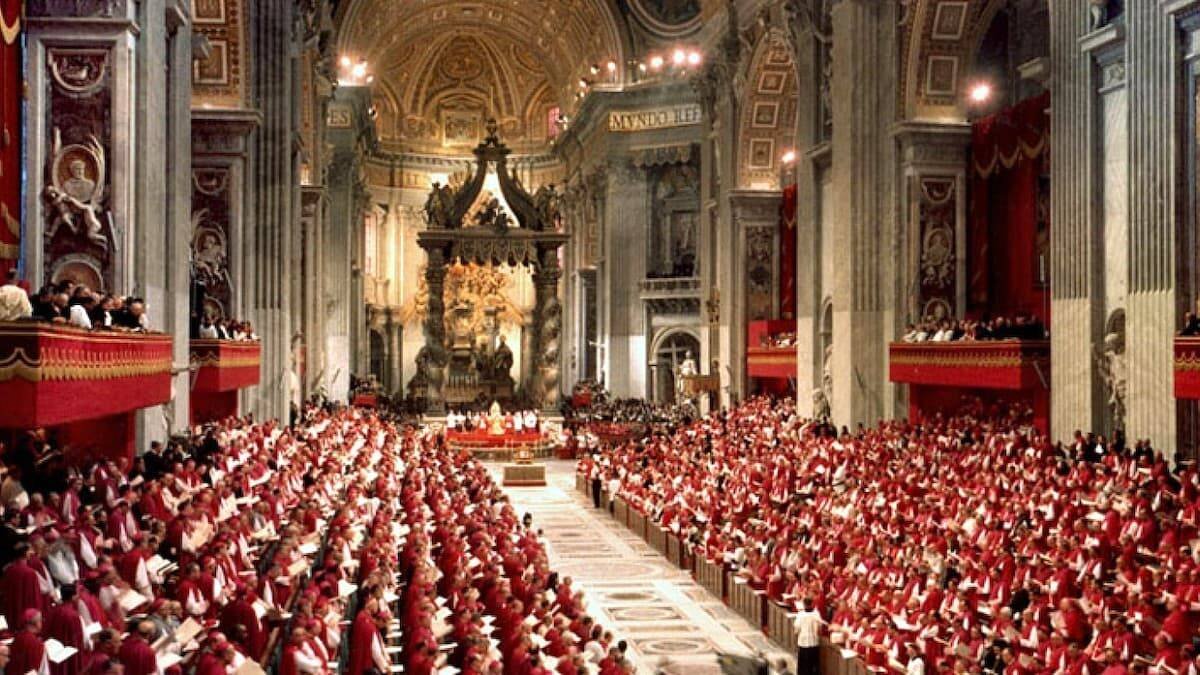 El Concilio Vaticano II se celebró entre 1962 y 1965. Fue inaugurado por San Juan XXIII y clausurado por San Pablo VI.