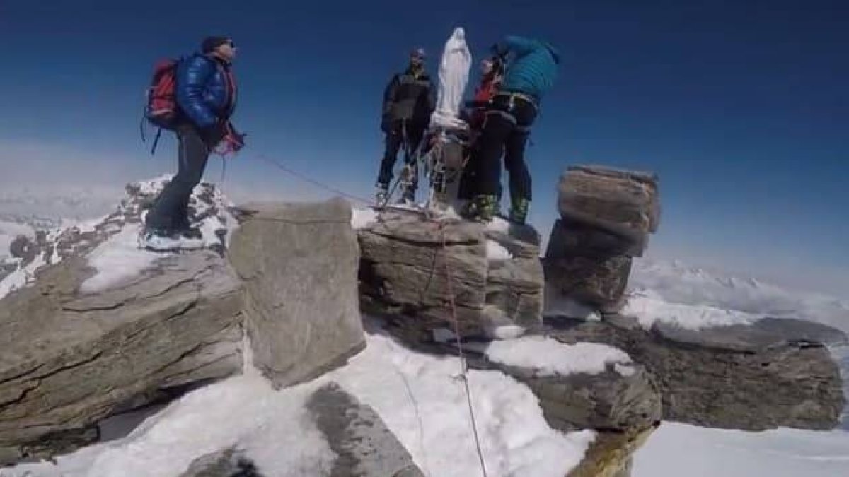 Coronando la punta de la Madonna en el Gran Paradiso.