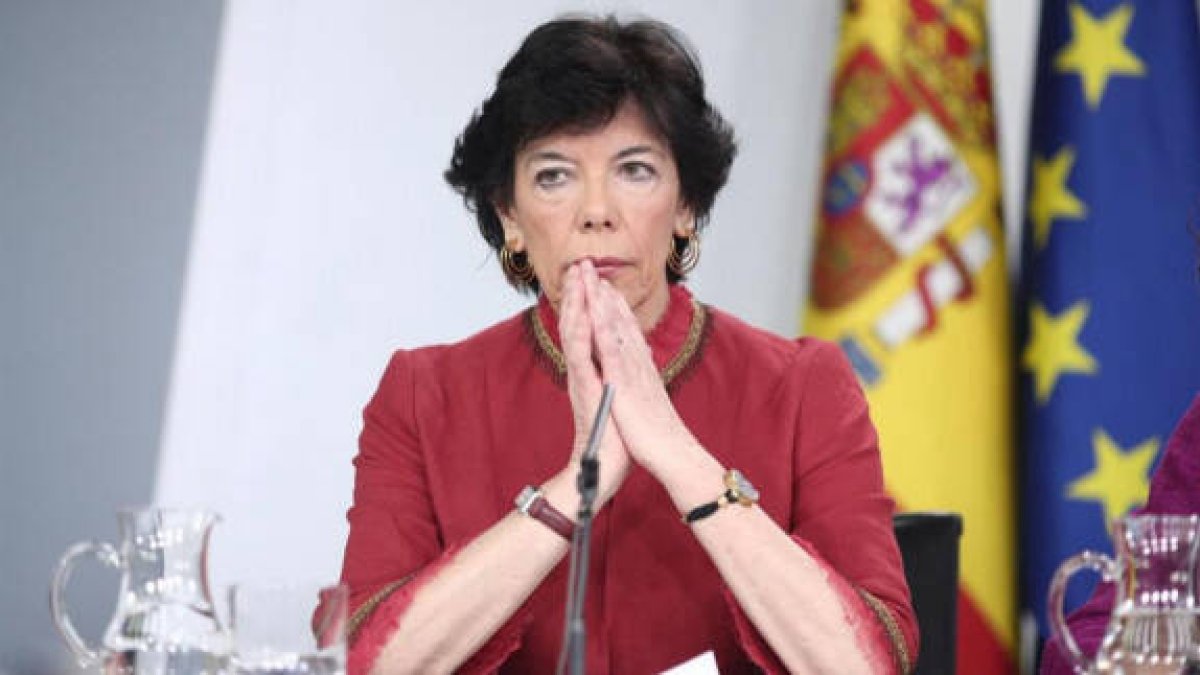 La ministra Isabel Celaá quiere imponer una ley de educación contra las familias cristianas y las escuelas concertadas