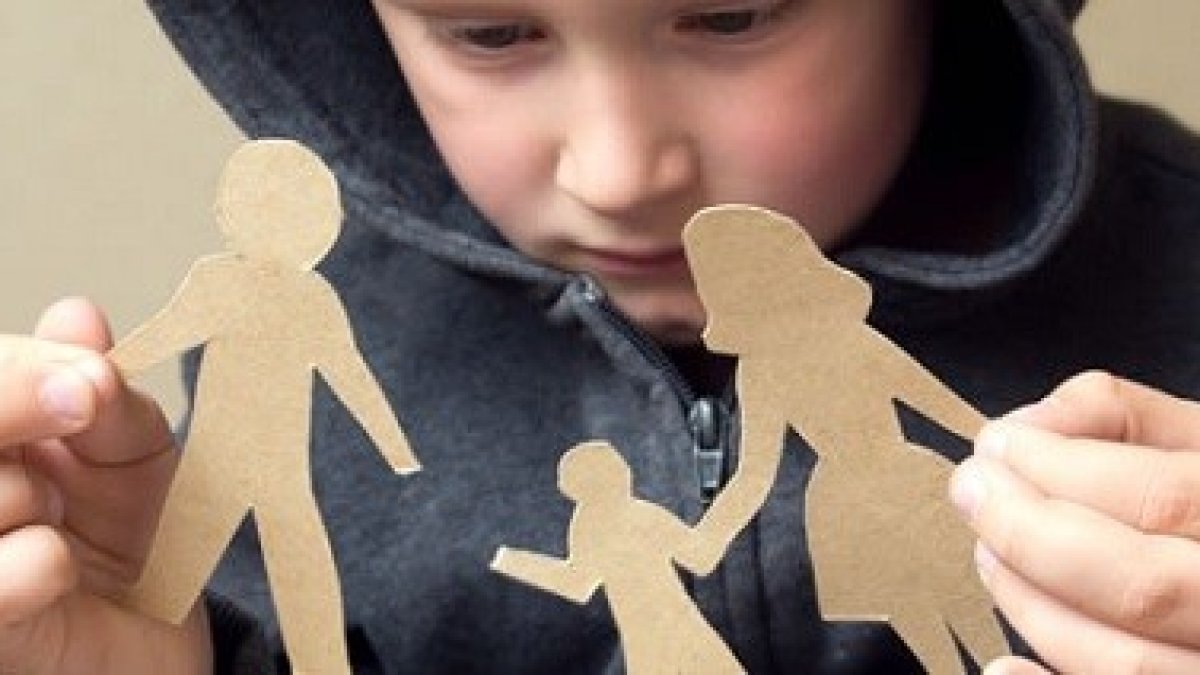 La situación ideal para un niño, según numerosos estudios, es criarse con un padre y una madre