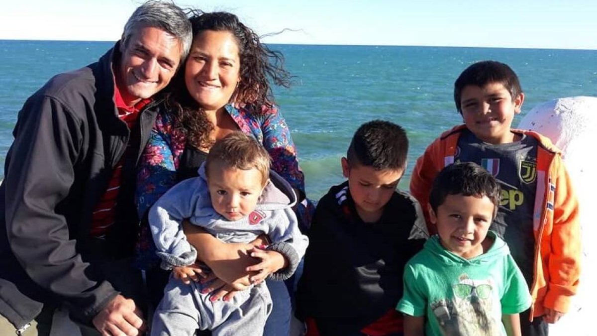 MIlagros, con su marido y sus hijos