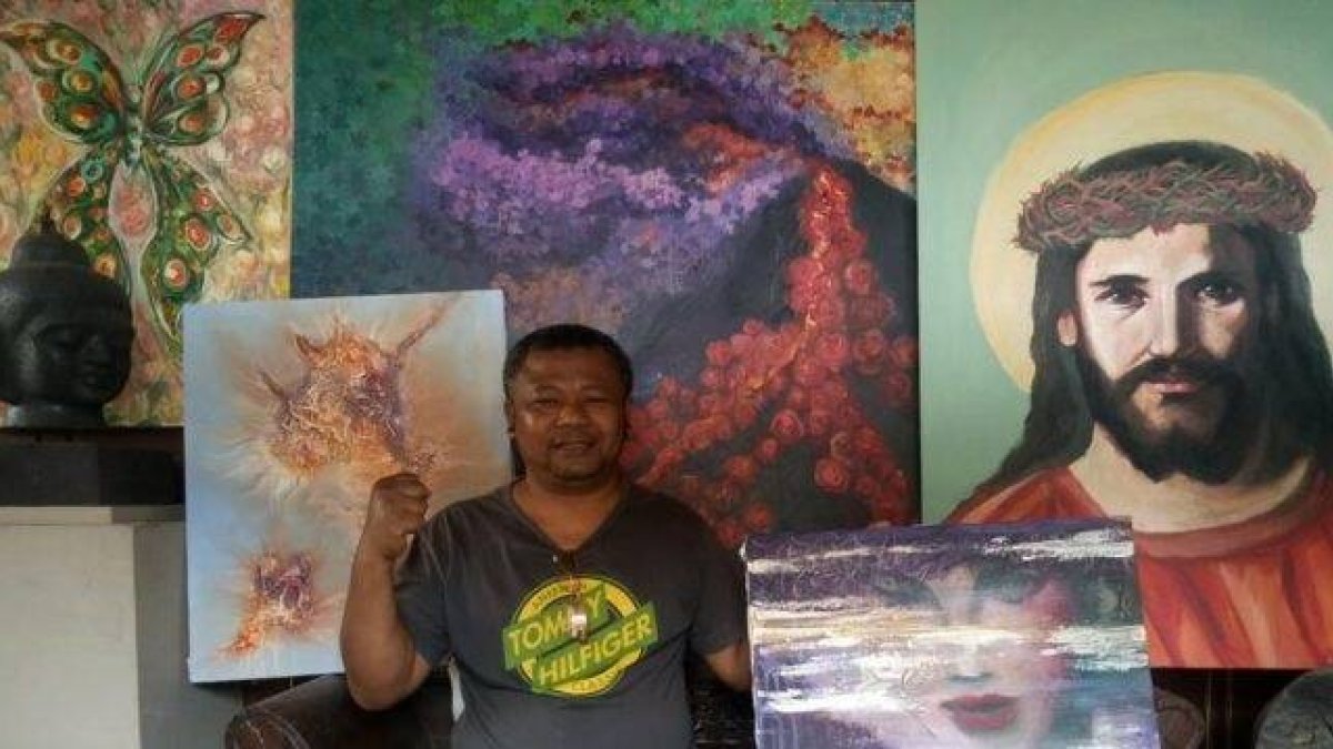 Ismanto es un pintor católico de Indonesia que ofrece sus cuadros para financiar la ayuda a víctimas del coronavirus... y así inspira la generosidad de otros