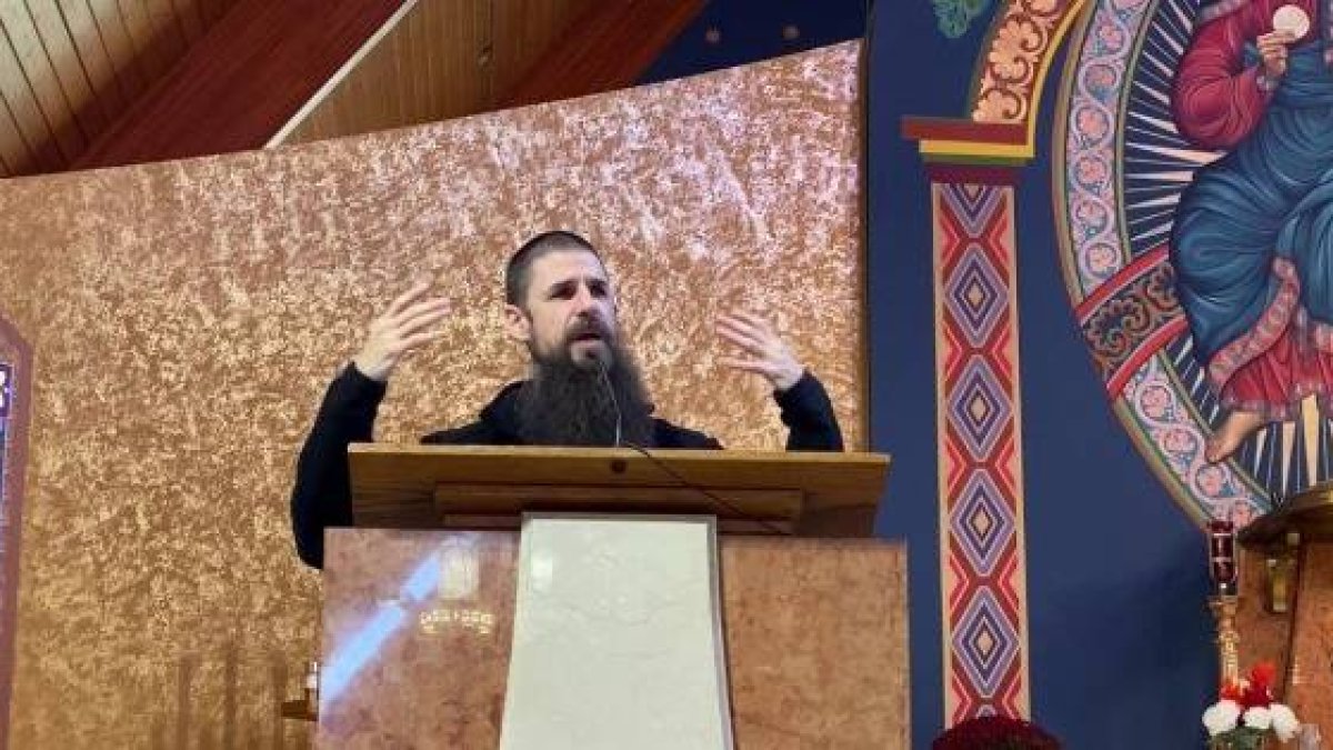 Boniface Hicks es hoy un popular evangelizador benedictino, pero en la universidad era ateo... su testimonio explica su viaje espiritual