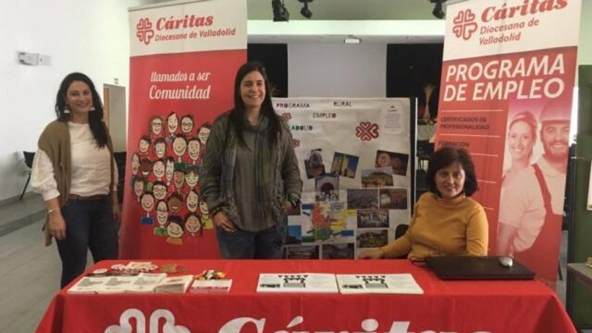 Personal del programa de empleo de Cáritas Valladolid - cada año Cáritas ayuda a que encuentren trabajo unas 15.000 personas en España