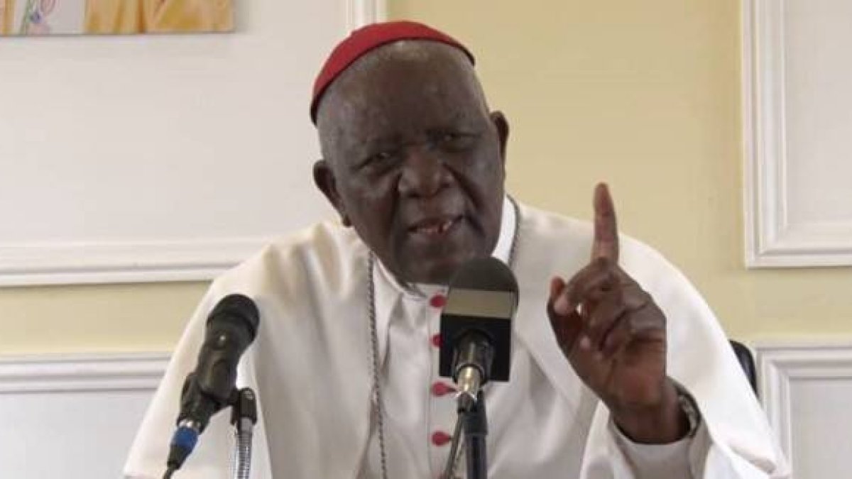 El cardenal Tumi, de Camerún, ha sido liberado tras un secuestro exprés... trabaja por la paz en un país que ya tiene una guerrilla separatista y otros grupos armados