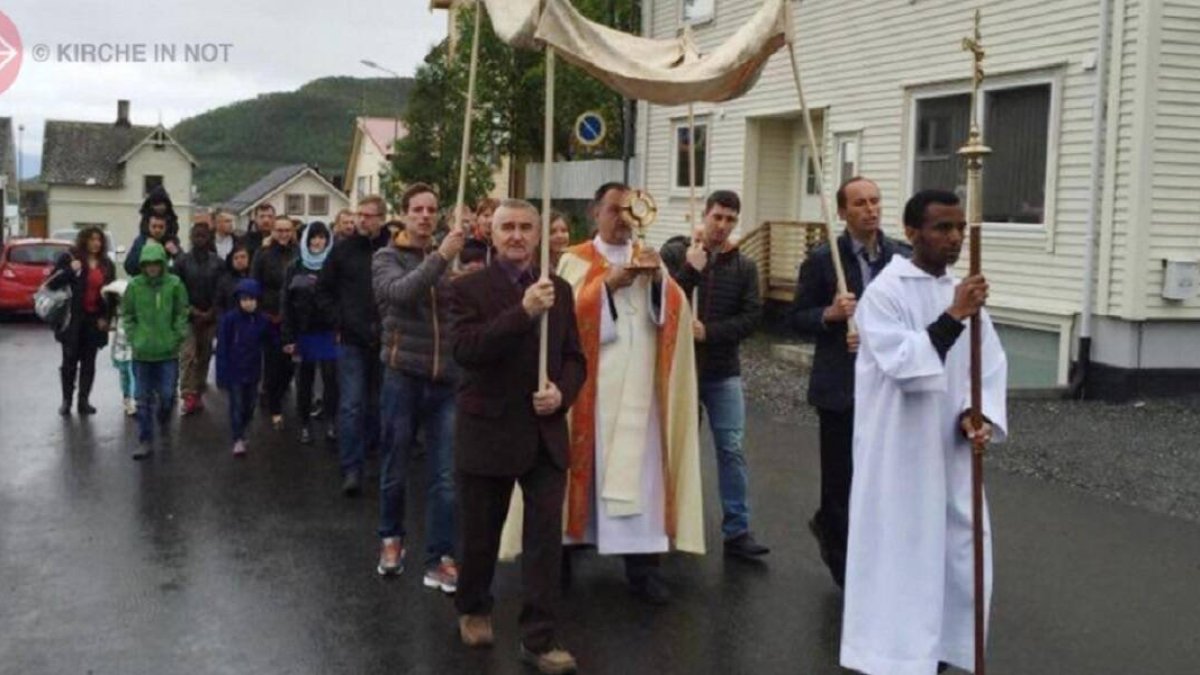 Los apenas 250 católicos de esta isla proceden de numerosas nacionalidades