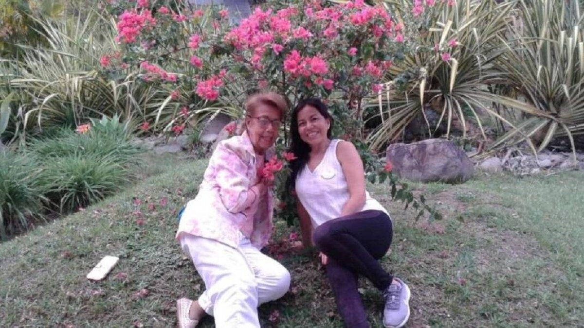 Yamile, junto a su higa Olga, con la que hizo su soñado viaje a Tierra Santa