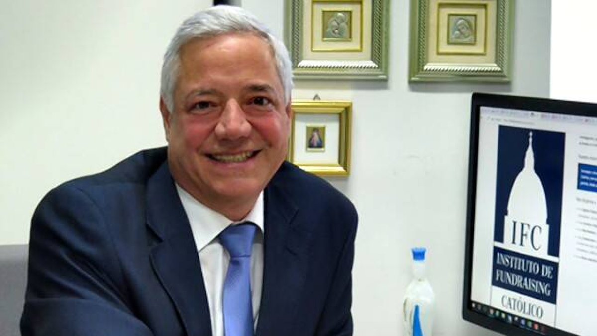 Juan Uribe no se anda con rodeos al calificar la situación financiera de las instituciones católicas, pero ve el futuro con optimismo si se aplican las medidas adecuadas.