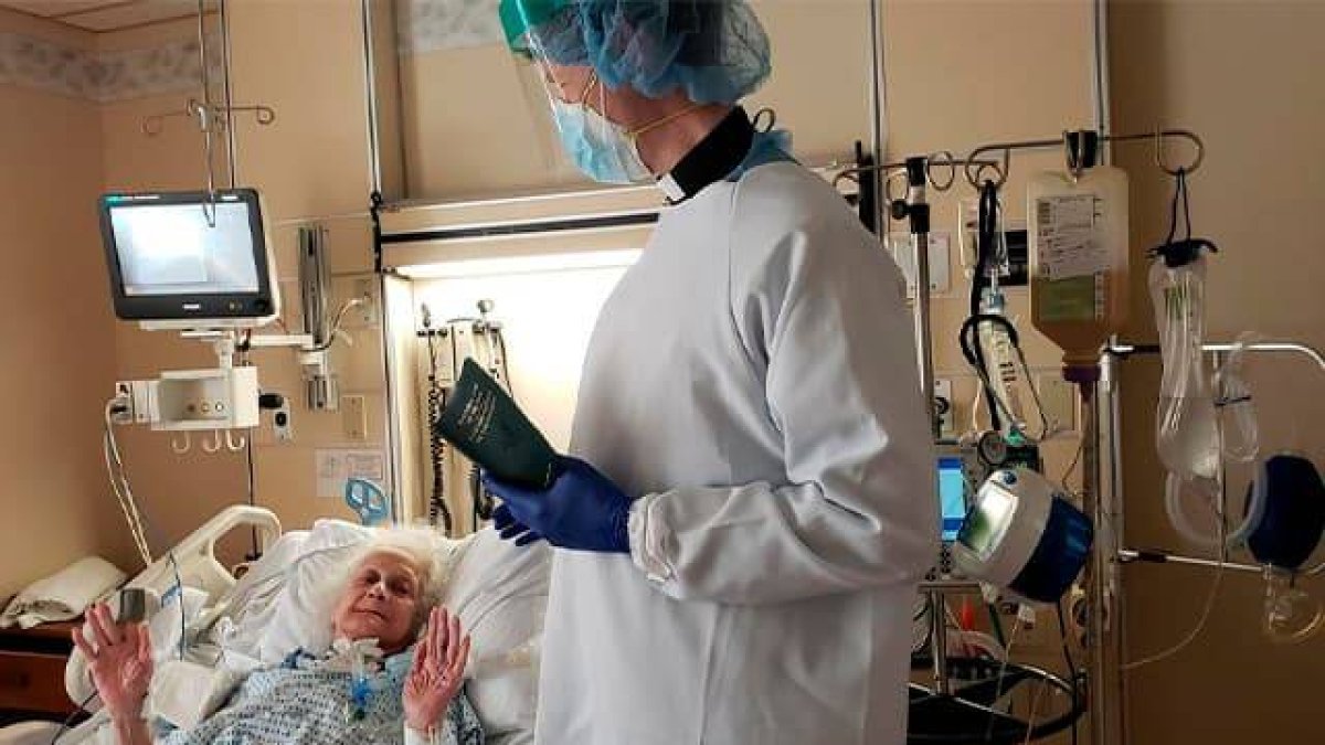 El P. Stephen Howe , en el hospital de Yonkers