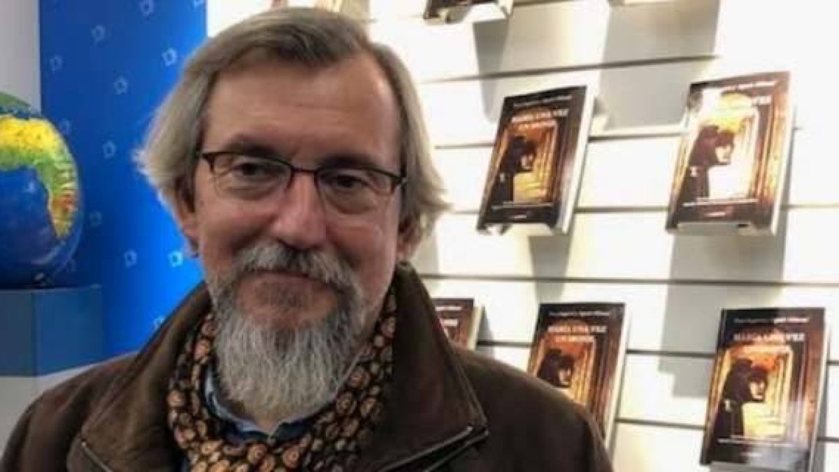 Francisco Segarra dice ser sólo el traductor y descubridor de El Libro de Tun