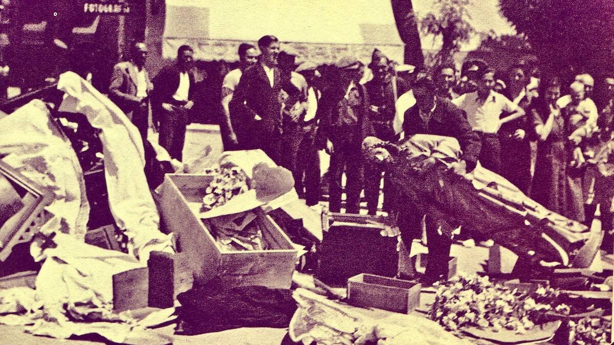 El odio a la religión propio del comunismo ha ido siempre unido a la destrucción de la cultura. En la imagen, profanación y pillaje de arte religioso durante la Guerra Civil española.