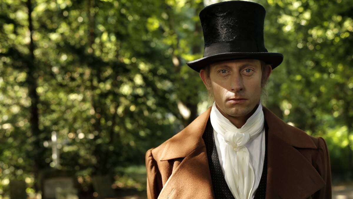 Soren Bang Jensen interpreta al filósofo en la película documental «Kierkegaard: gefährliche Gedanken [Pensamientos peligrosos]», dirigida por Wilfried Hauke en 2013.
