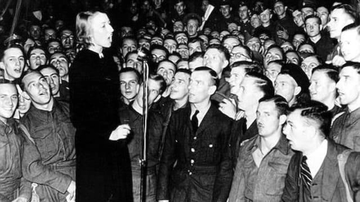Vera Lynn, la musa de la Royal Air Force durante la Segunda Guerra Mundial.