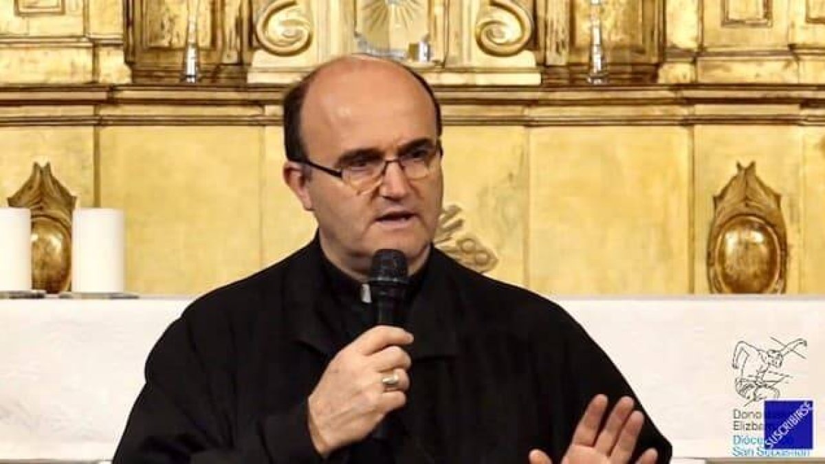 El obispo de San Sebastián, José Ignacio Munilla, se dirige al Sagrado Corazón de Jesús pidiendo luz ante un momento de especial confusión en el mundo.