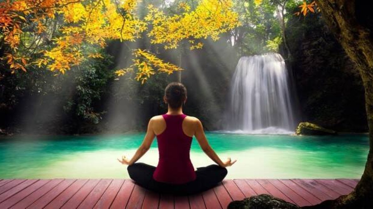 En la New Age o Nueva Era hay alguna intuición correcta -como que el consumismo no llena al ser humano- pero en conjunto toda ella lleva a un centrarse en uno mismo lejos de Dios