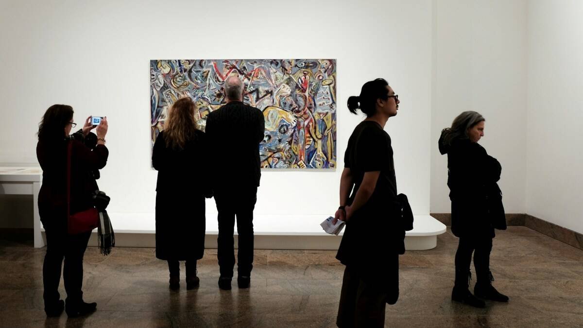 Conveciendo a la gente «normal» de que «no entienden» obras que no significan nada, las élites que dirigen esta revolución cultural intentan incapacitar la percepción natural que tiene el hombre de la Belleza (Foto: Jessica Pamp / Unsplash).