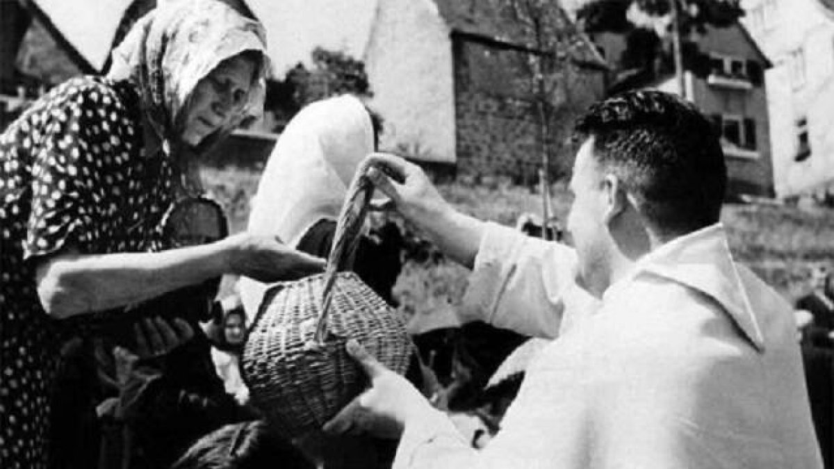 El padre Werenfried predicando el amor consiguió el milagro de la reconciliación y de la ayuda a aquellos que consideraban sus enemigos