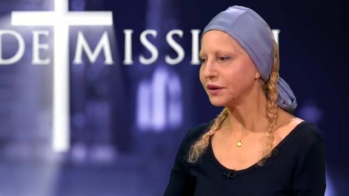 Véronique Lévy es hermana de Bernard-Henry Lévy y fue bautizada en 2012 tras una vida en la que, reconoce, padeció todos los espejismos de la modernidad.