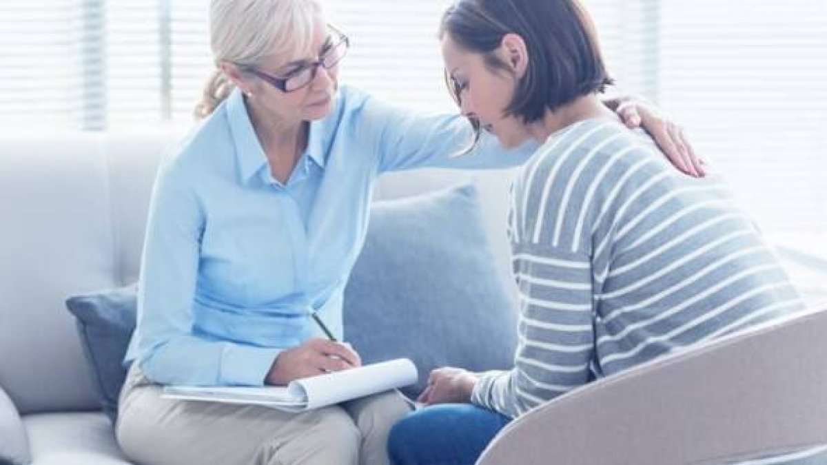 Si pasado un año de la muerte de un ser querido el duelo sigue siendo incapacitante o muy doloroso, hay que buscar ayuda