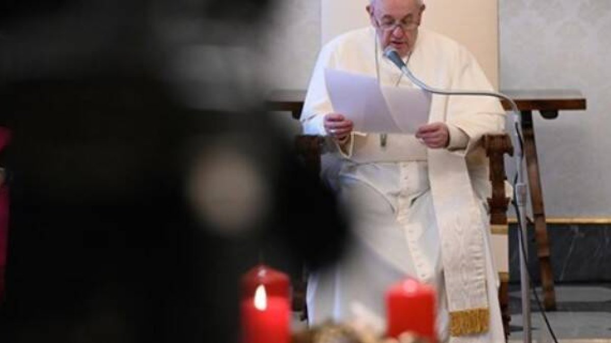 El Papa Francisco habla sobre la oración, que nos conecta con Dios y los demás, no nos aísla