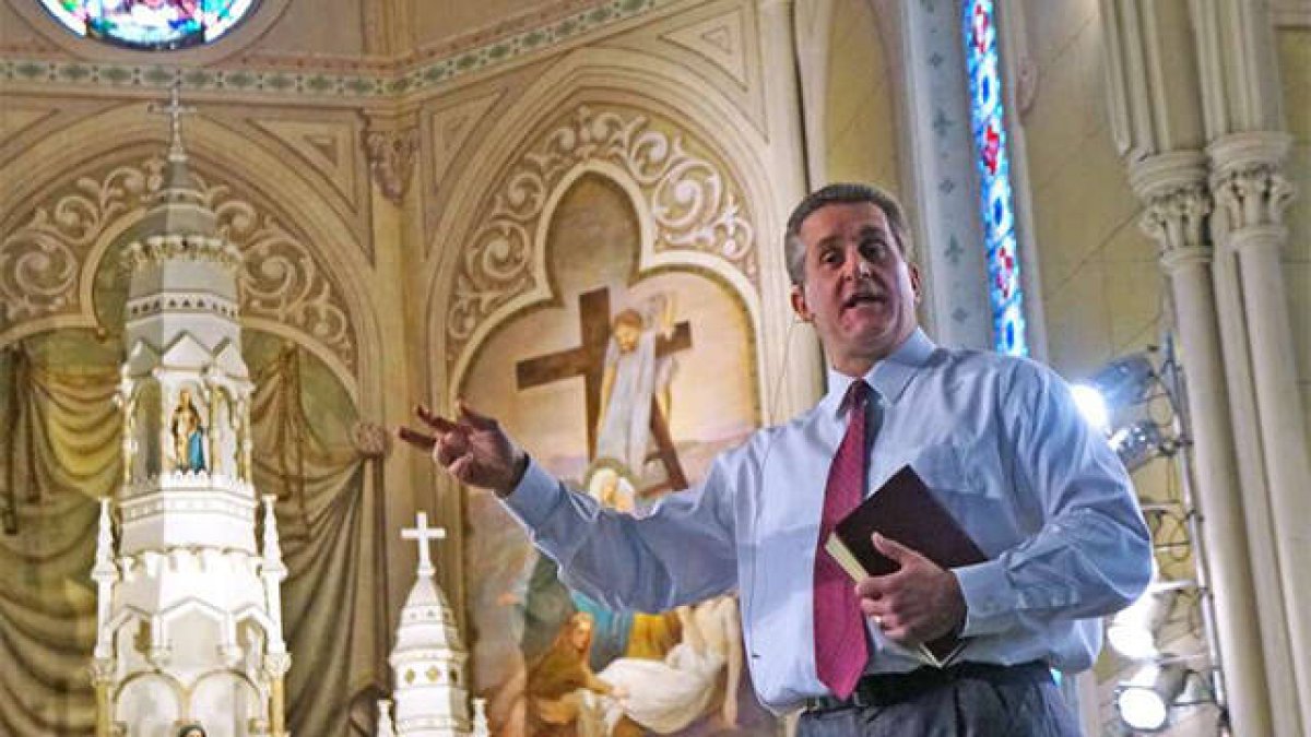 Tim Staples, predicando en un templo católico